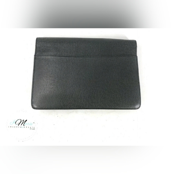 Authentic Louis Vuitton Taïga Pochette Selenga - Picture 3 of 13